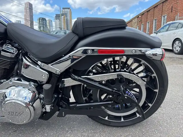 2023 Harley-Davidson Breakout ~ AIR RIDE ~ 260 REAR ~ 23\" FRONT in Street, Cruisers & Choppers in City of Toronto - Image 17