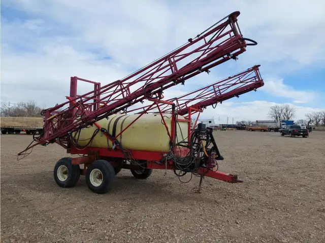 Hardi 97 Ft T/A Sprayer TR1000 in Farming Equipment in Edmonton - Image 3