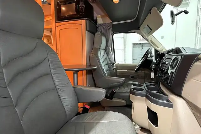 2010 Pleasure-Way Excel TS – Pre-Owned Class B Motorhome. in RVs & Motorhomes in Red Deer - Image 14