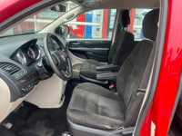 LOOKING FOR A FAMILY VAN THAT'S CLEAN AND ACCIDENT FREE. HERE IS ONE THAT LOOKS AND DRIVES GREAT AND... (image 9)