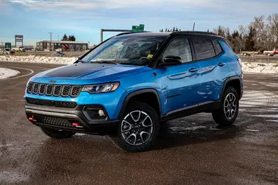 This Jeep Compass has a powerful Intercooled Turbo Regular Unleaded I-4 2.0 L/122 engine powering th...
