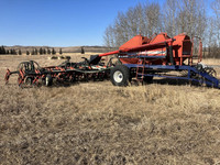 1997 Conserva Pak 41 Ft Air Drill with 1997 Morris 7240 Tow Betw