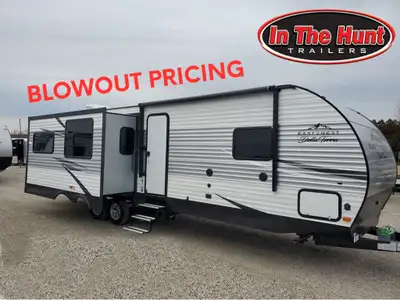 RV, Travel Trailer, Camper, Towable, Mobile Home, Bunks, Bunk Beds, Couples Coach, King Bed, East to...