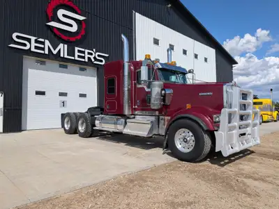 1 Owner 2020 Kenworth W900L Tandem Lowbed RGN Spec Located near Westlock, AB Extended warranty avail...