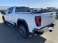 A perfect blend of rugged capability and refined comfort, the 2024 GMC Sierra 2500HD SLT arrives boa... (image 5)