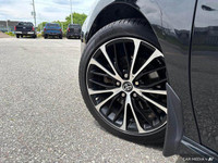 Uncompromising performance and sleek style combine in this 2018 Toyota Camry. This well-maintained p... (image 9)