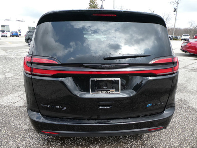 2023 Chrysler Pacifica Hybrid Limited | Heated Seats | Navigatio in Cars & Trucks in Windsor Region - Image 4