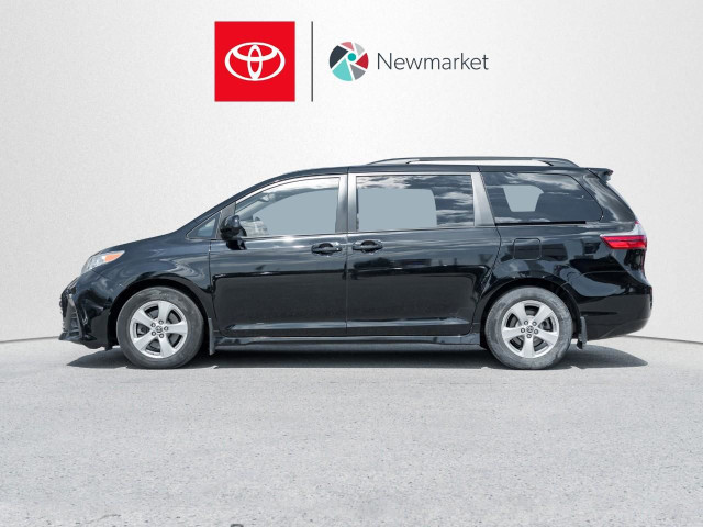 2020 Toyota Sienna LE 8-Passenger in Cars & Trucks in Markham / York Region - Image 3