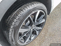 Experience the refined driving dynamics and versatile functionality of this 2024 Volkswagen Tiguan H... (image 8)