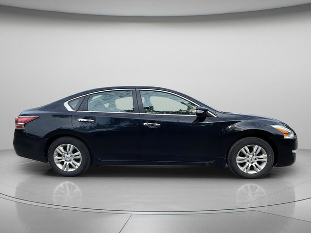 2015 Nissan Altima 4dr Sdn I4 CVT 2.5 SL in Cars & Trucks in Muskoka - Image 4