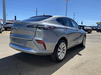 CLEAN CARFAX, ONE OWNER, LOW KM, Leather, Remote Start, Power Lift, Heated Seats, Wireless Charging,... (image 4)