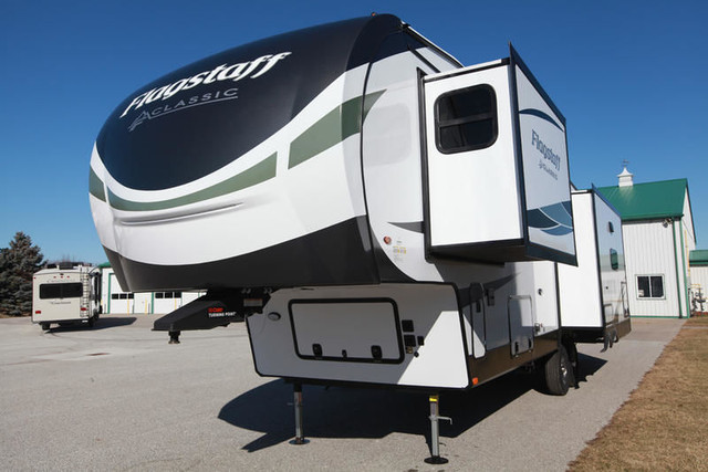2023 Forest River Flagstaff Classic 529IKRL in Travel Trailers & Campers in Windsor Region - Image 2