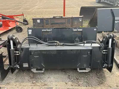 2024 TOPCAT 4 IN 1 BUCKET For more information Call Glenmor Equipment Prince Albert SK 306 764 2325