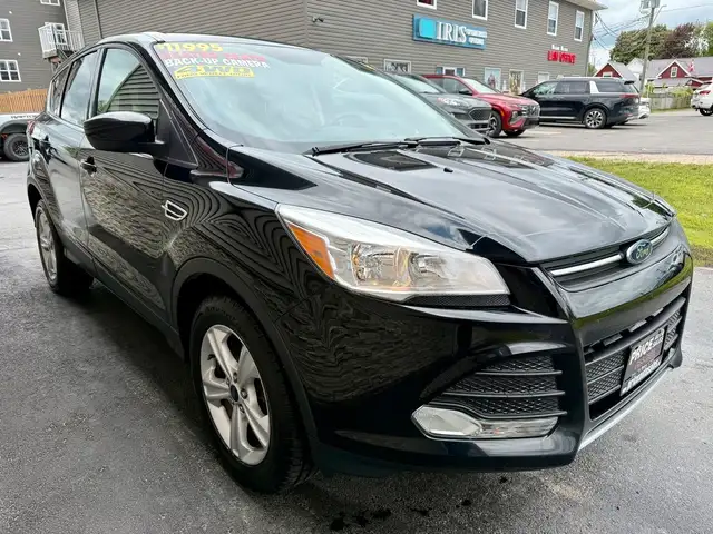 2016 Ford Escape 4WD SE - HEATED SEATS - BACKUP CAMERA dans Autos et camions dans Fredericton - Image 6