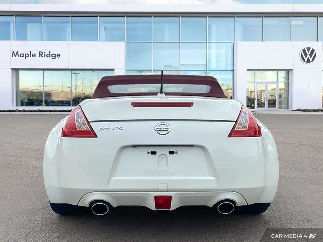 2013 Nissan 370Z Touring w/Bordeaux Top | Red Interior in Cars & Trucks in Tricities/Pitt/Maple - Image 4