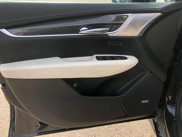 2021 Cadillac XT5 AWD Sport in Cars & Trucks in London - Image 14