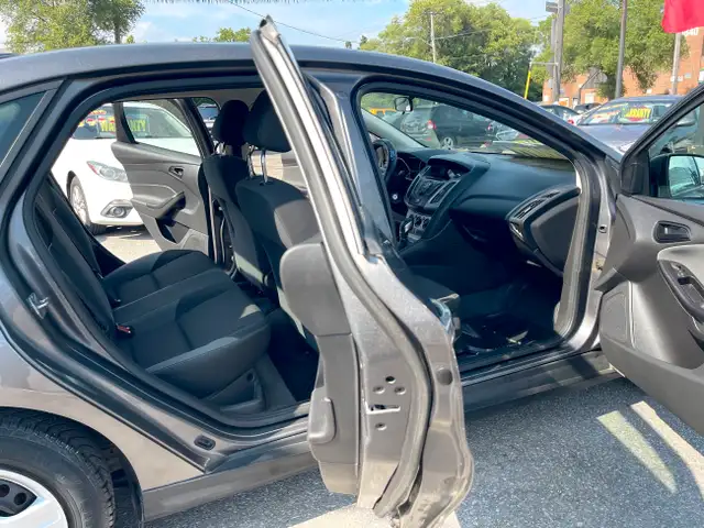 2012 Ford Focus SE SEDAN PWR GROUP AIR CO 2 SET WHEELS....LOW KM in Cars & Trucks in City of Toronto - Image 24