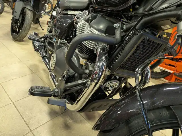 2024 Royal Enfield Super Meteor 650 Astral Black in Street, Cruisers & Choppers in Calgary - Image 4
