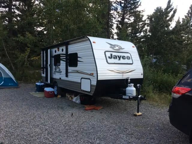 2017 JAYCO SLX JAY FLIGHT 195RB(FINANCING AVAILABLE) in Travel Trailers & Campers in Saskatoon - Image 2