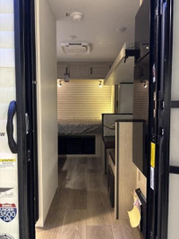Shasta Oasis SST16BH- Whether you're camping or travelling, this compact trailer does it all! Don't... (image 3)