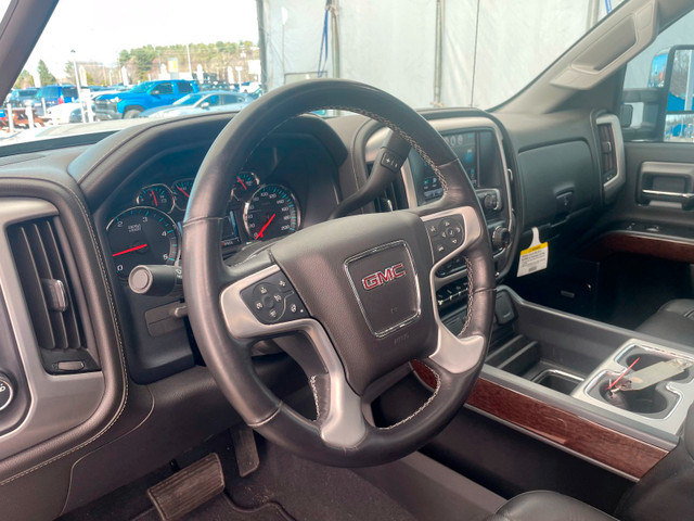 2019 GMC Sierra 2500HD SLT CREW 4X4 V8 DIESEL *TOIT* NAV CUIR SI in Cars & Trucks in Laurentides - Image 4
