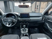 KIA SELTOS LX 2023 MOTEUR 4 CYLINDRES ÉCONOMIQUE ET FIABLE DE 2,0L TRANSMISSION AUTOMATIQUE PARFAIT... (image 9)