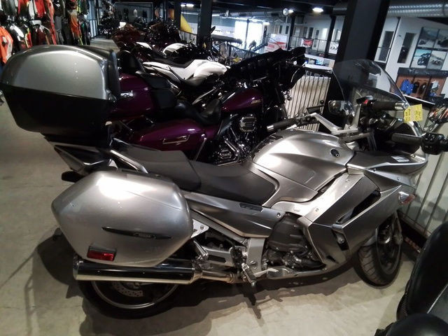 2010 Yamaha FJR1300 in Street, Cruisers & Choppers in City of Halifax - Image 3