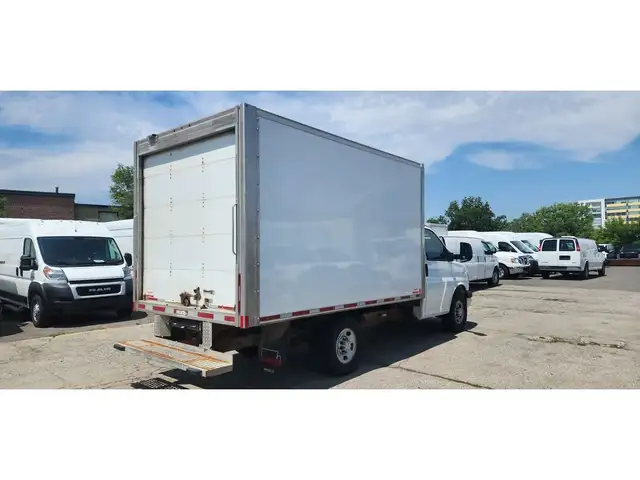 2020 GMC Savana Van G3500 - 12Ft Box - 6.0LV8 Gasoline - Pull Ou in Cars & Trucks in City of Toronto - Image 9