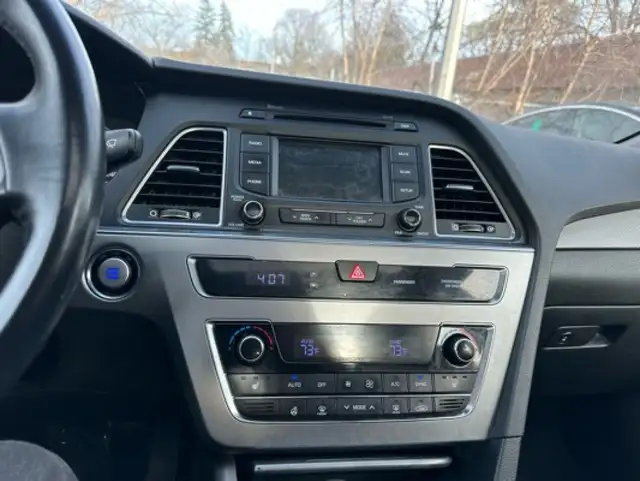 2017 Hyundai Sonata 4dr Sdn 2.4L Auto in Cars & Trucks in City of Toronto - Image 3