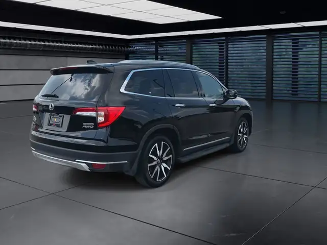 2022 Honda Pilot Touring 8P l Clean CarFax l One Owner l Local V in Cars & Trucks in Calgary - Image 9