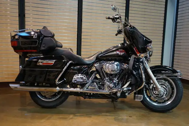 2006 Harley-Davidson Touring FL-Electra Glide Ultra Classic in Street, Cruisers & Choppers in Medicine Hat - Image 3