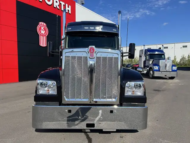 2025 Kenworth W990 in Heavy Trucks in Dartmouth - Image 4