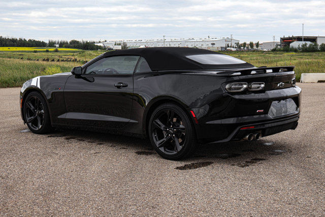 2023 Chevrolet Camaro LEATHER 6.2L LOW KMS in Cars & Trucks in Strathcona County - Image 3