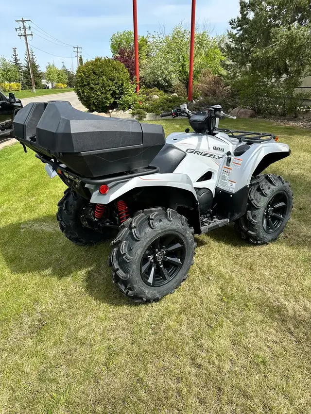 2022 Yamaha Grizzly in ATVs in Strathcona County - Image 6