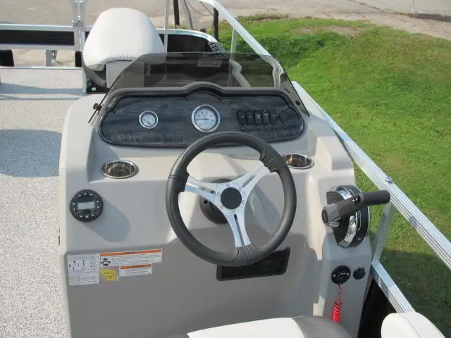 2024 MONTEGO BAY 8518-FISH AND CRUISE $31,999 WITH ENGINE  in Powerboats & Motorboats in Ottawa - Image 11