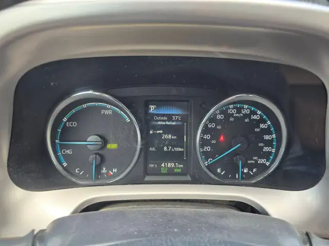 2017 Toyota RAV4 Hybrid in Cars & Trucks in Ottawa - Image 16