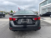 Sunroof, Aluminum Wheels, Navigation, Climate Control, Heated Seats! Stress less and enjoy more with... (image 6)