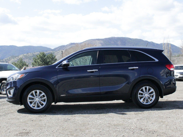 2017 Kia Sorento in Cars & Trucks in Penticton - Image 3
