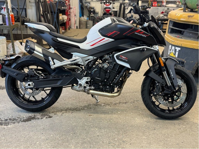 2025 CFMOTO 800NK in Street, Cruisers & Choppers in Sherbrooke - Image 3