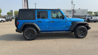 This 2025 JEEP WRANGLER 4-DOOR SPORT has the following options Cloth Low-Back Bucket Seats, Apple Ca... (image 9)