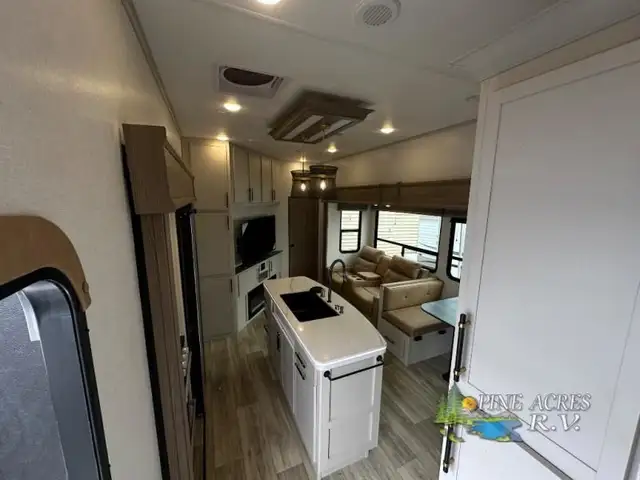 2025 Dutchmen RV Astoria 3603LFP (FULL BODY PAINT) in Travel Trailers & Campers in Truro - Image 3