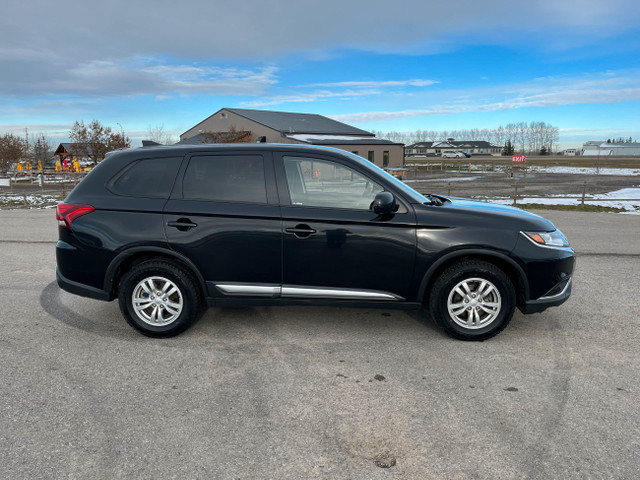 2019 Mitsubishi Outlander ES AWD in Cars & Trucks in Calgary