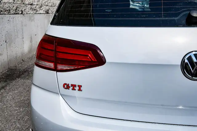 2019 Volkswagen Golf GTI Autobahn • MANUAL • HEATED SEATS in Cars & Trucks in Cornwall - Image 32