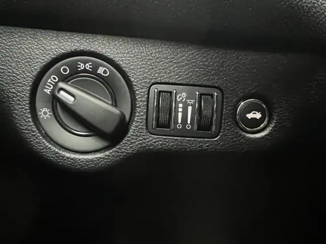 2016 Dodge Challenger in Cars & Trucks in Edmonton - Image 31