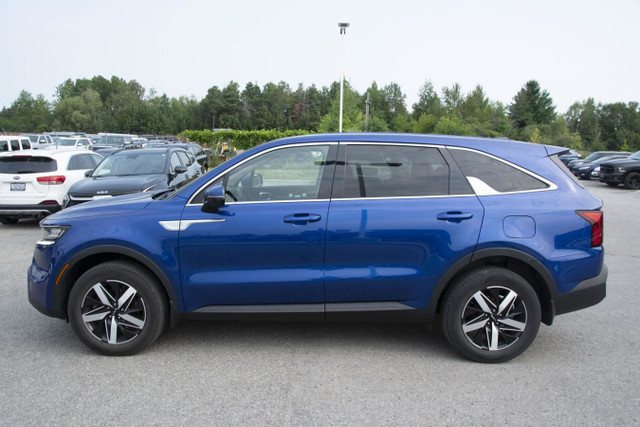2022 KIA SORENTO LX in Cars & Trucks in Oshawa / Durham Region - Image 2