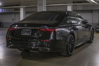 This Mercedes-Benz S-Class has a powerful Twin Turbo Gas/Electric V-8 4.0 L/243 engine powering this... (image 7)