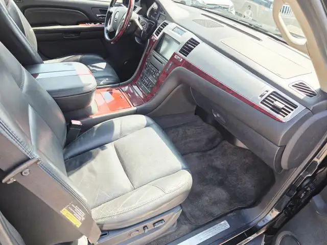 2007 Cadillac Escalade 7 Passenger Sunroof Power Heated Leather  in Cars & Trucks in Calgary - Image 15
