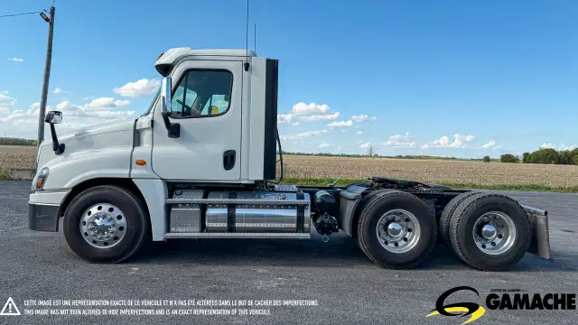 2016 FREIGHTLINER CASCADIA CA125DC DAY CAB in Heavy Trucks in Chilliwack - Image 16