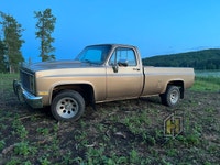 1985 Chevrolet C10 1/2 Ton 2WD Square Body Pickup Truck Fully loaded Excellent paint, clean inside a... (image 1)