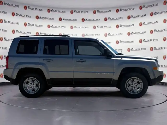 2015 Jeep Patriot 4WD 4dr North in Cars & Trucks in Calgary - Image 9